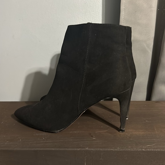 Black Heels - Picture 3 of 4